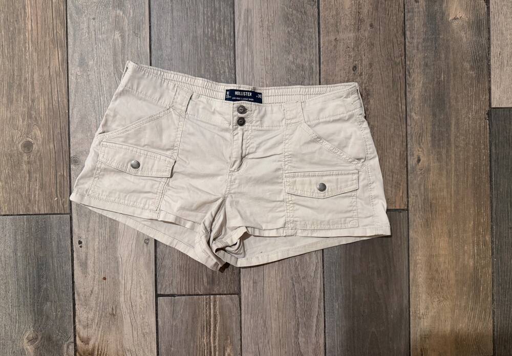 Hollister Cargo Low Rise Shorts Size 10 Beige
